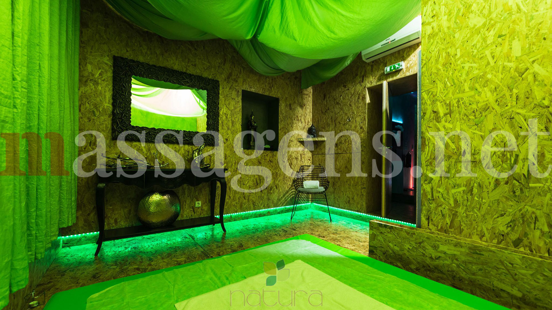 Foto horizontal Massagista Instalações
